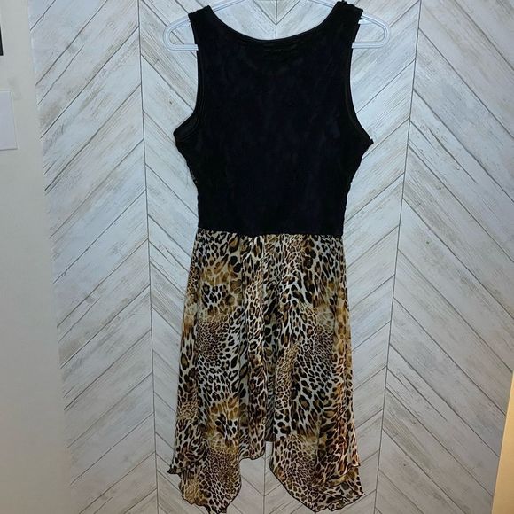 Andrea missy leopard print handkerchief hem dress - Picture 2 of 6